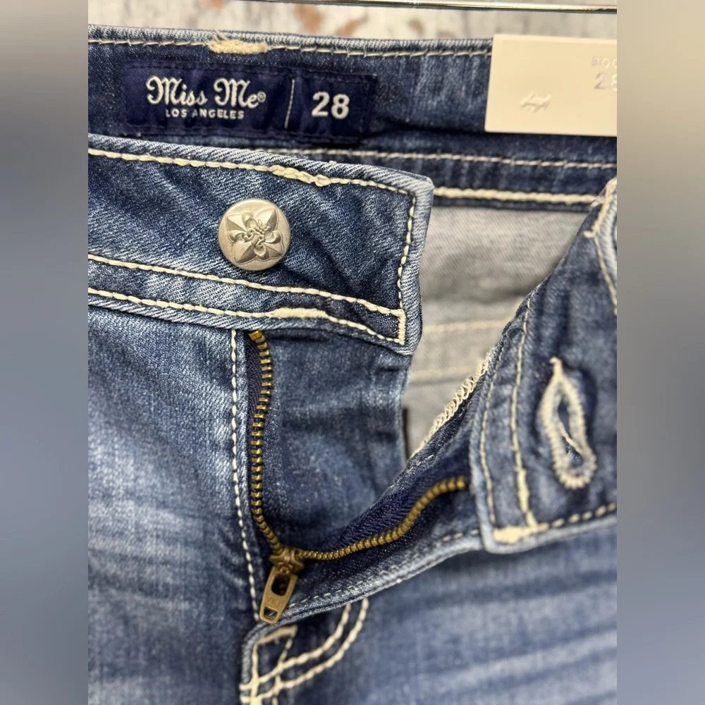 Miss Me Mid-Rise Bootcut Jeans Size 28x32 - Picture 5 of 11